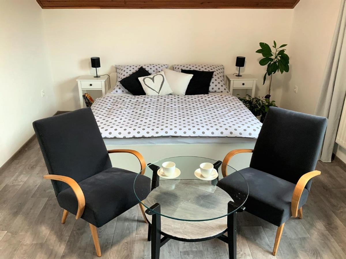 Apartman V Podkrovi Hostinne  ภายนอก รูปภาพ
